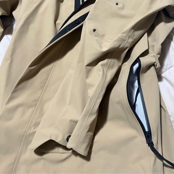 Women’s On-running Parka - Picture 7 of 10